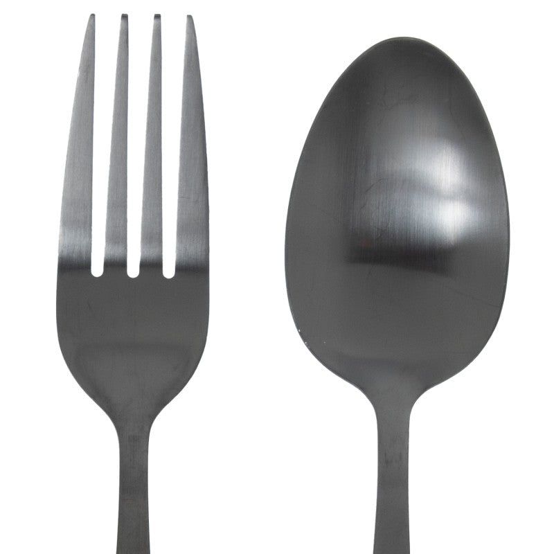 Primer plano del tenedor y la cuchara del set Lucia, mostrando el acabado negro mate en detalle