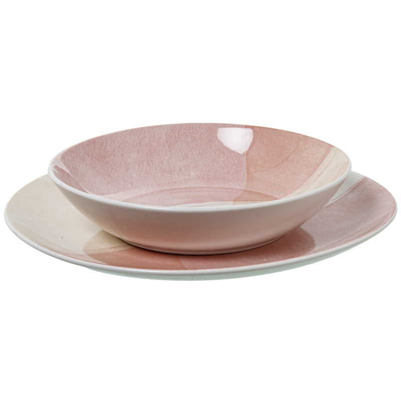 Tazón apilado sobre plato de cena de la vajilla de porcelana en tonos rosa y crema