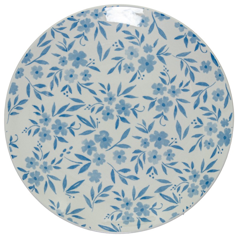 Vista superior de plato llano de porcelana blanca con estampado floral azul cubriendo toda la superficie