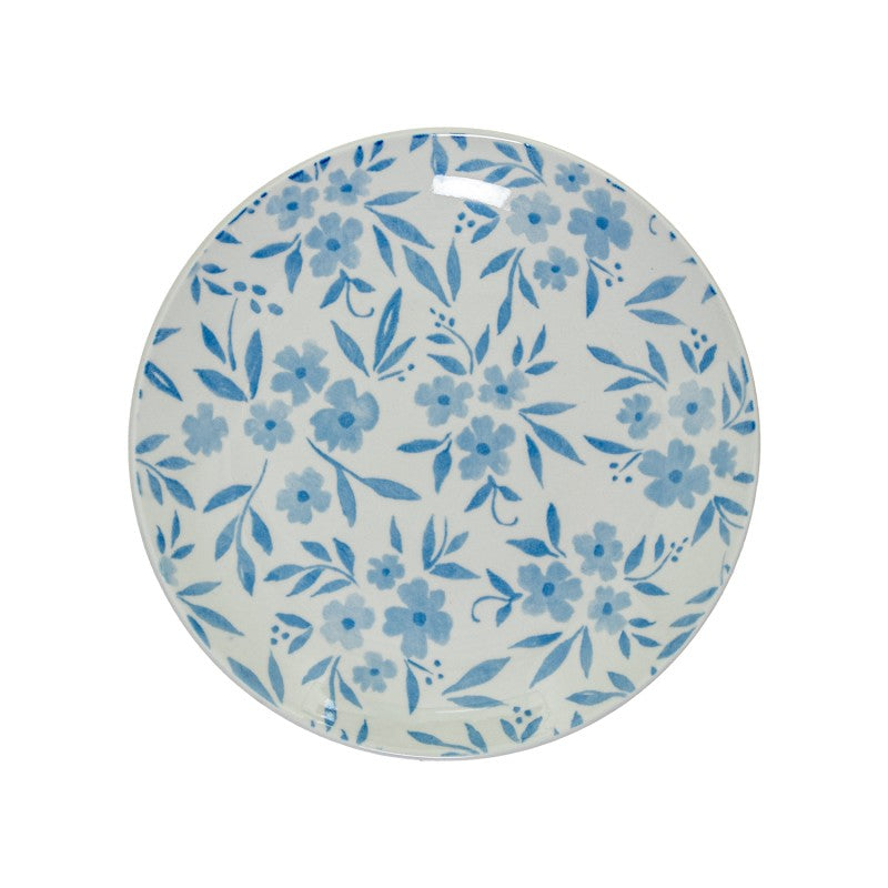 Plato de postre de porcelana blanca con diseño floral azul, vista superior sobre fondo blanco