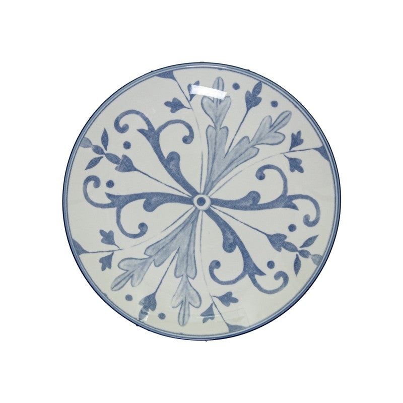 Plato de ensalada de porcelana blanca con motivo floral azul centrado, vista superior