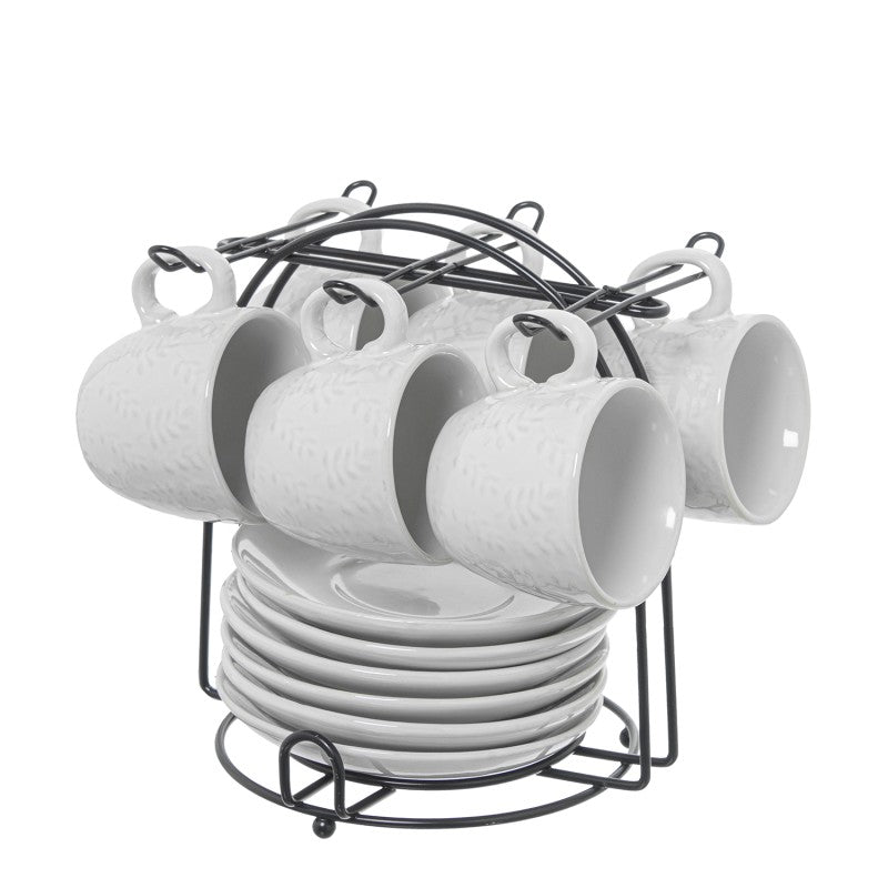 Set de 6 tazas de café blancas con relieve y platos, organizadas en soporte metálico negro