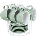Set de 6 tazas de té verde menta con platos, organizadas en soporte metálico blanco