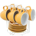 Set de 6 tazas de té amarillas con platos, organizadas en soporte metálico blanco