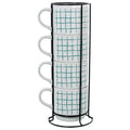 Set de 4 mugs de cerámica blanca con estampado de cuadros verdes, apilados en soporte metálico negro