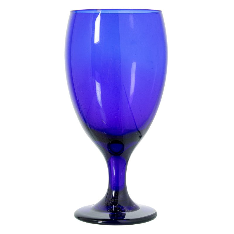 Copa Libbey de cristal azul cobalto con pie, 216 ml, sobre fondo blanco