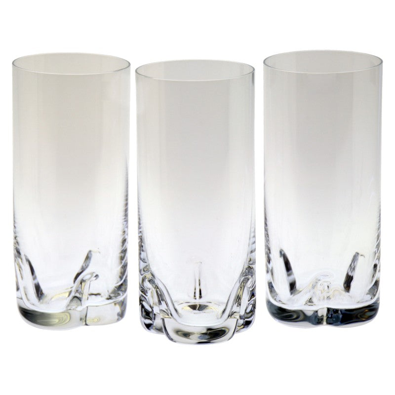 Set de 6 vasos altos de cristal de Bohemia sobre fondo blanco