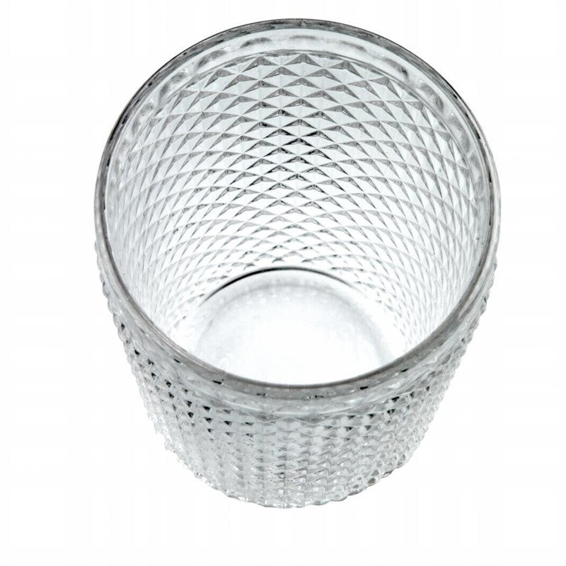 Vista cenital del vaso de cristal mostrando el relieve deco diamante en detalle
