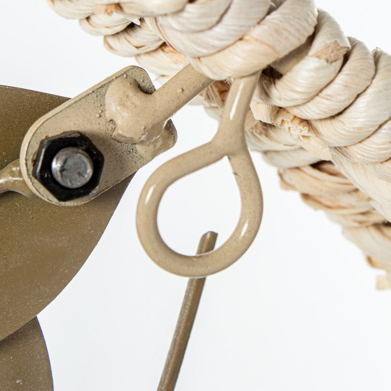Detalle de la textura metálica del árbol de la vida