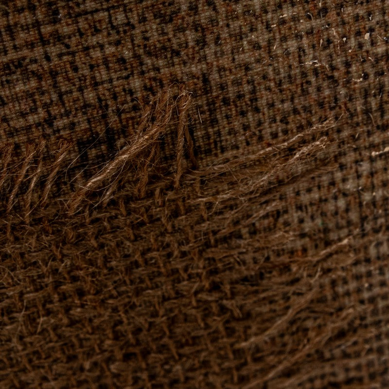 Detalle de la textura rústica en tonos tierra del cuadro
