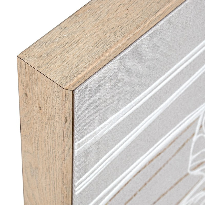 Detalle de la esquina y el marco de madera clara del cuadro