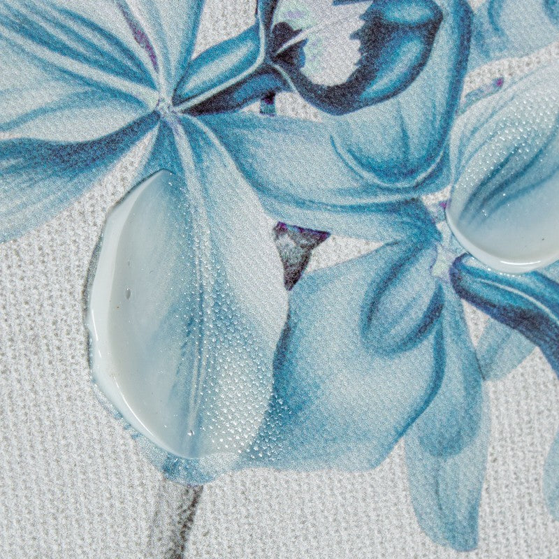 Primer plano de las flores azules del lienzo
