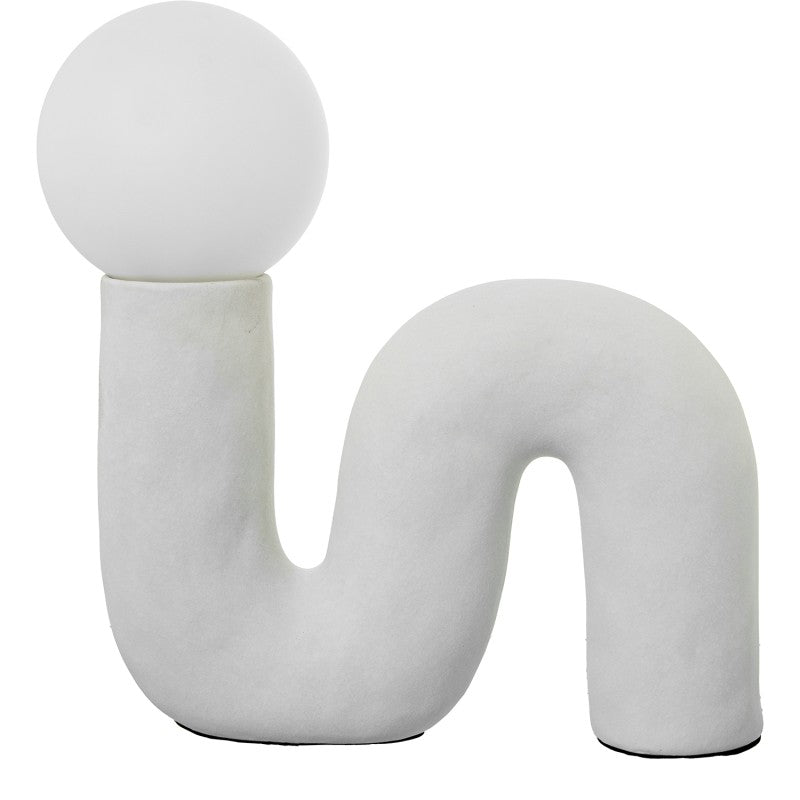 Lámpara de sobremesa de cerámica blanca con base curva escultórica y esfera de cristal