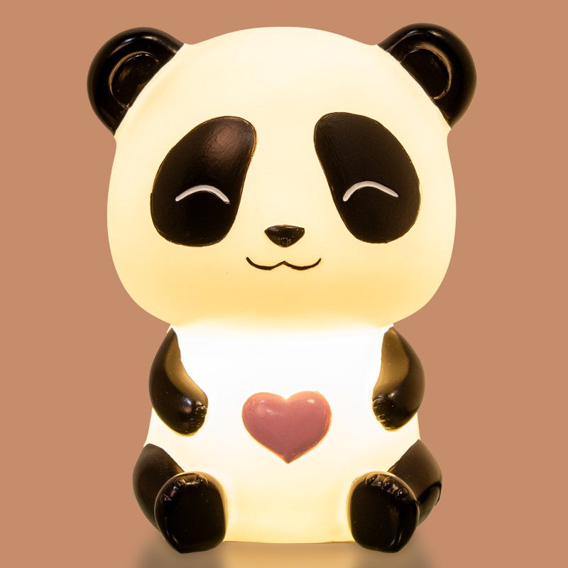 Lámpara panda encendida mostrando el brillo cálido de la luz LED interior