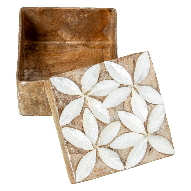 Caja de nácar abierta mostrando el interior de madera y la tapa con flores en relieve