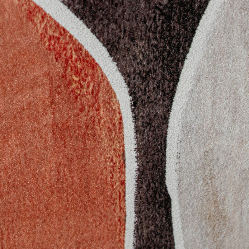 Primer plano de las siluetas en tonos tierra del cuadro