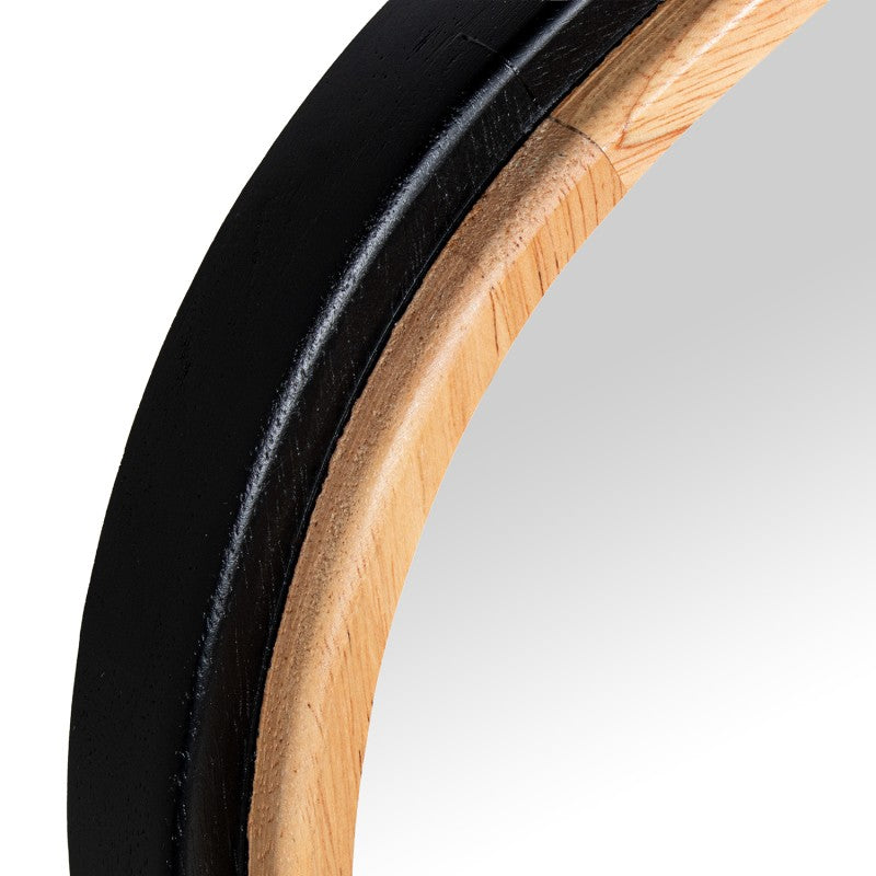 Detalle de la textura de madera del marco, con doble tono natural y nogal