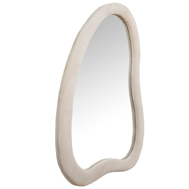 Espejo de pared con silueta asimétrica y marco de terciopelo beige