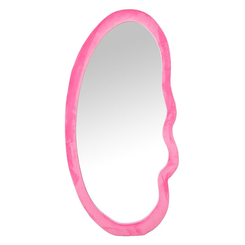 Espejo de pared forma orgánica con marco de terciopelo rosa, vista frontal