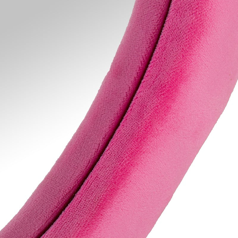 Detalle de la textura de terciopelo rosa del marco ondulado