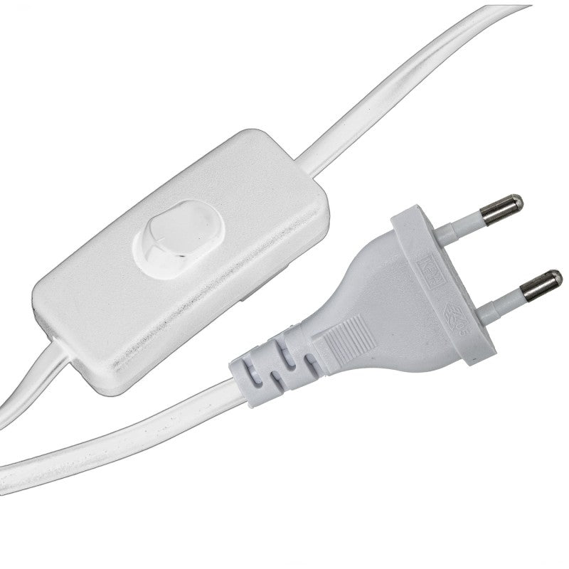Detalle del cable con interruptor integrado y enchufe tipo europeo de la lámpara de sobremesa