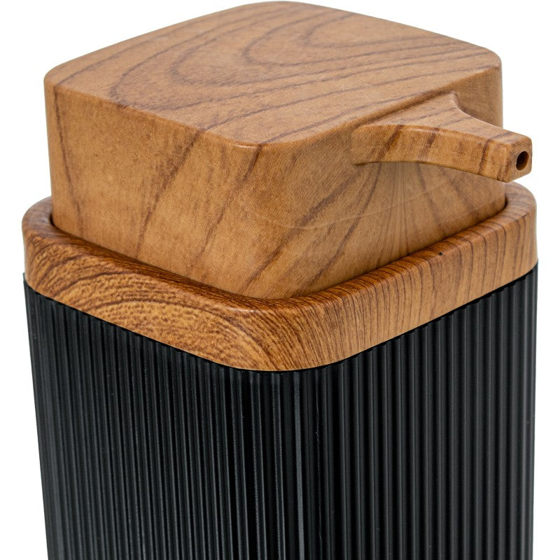 Primer plano de la veta de madera natural en la tapa del dosificador